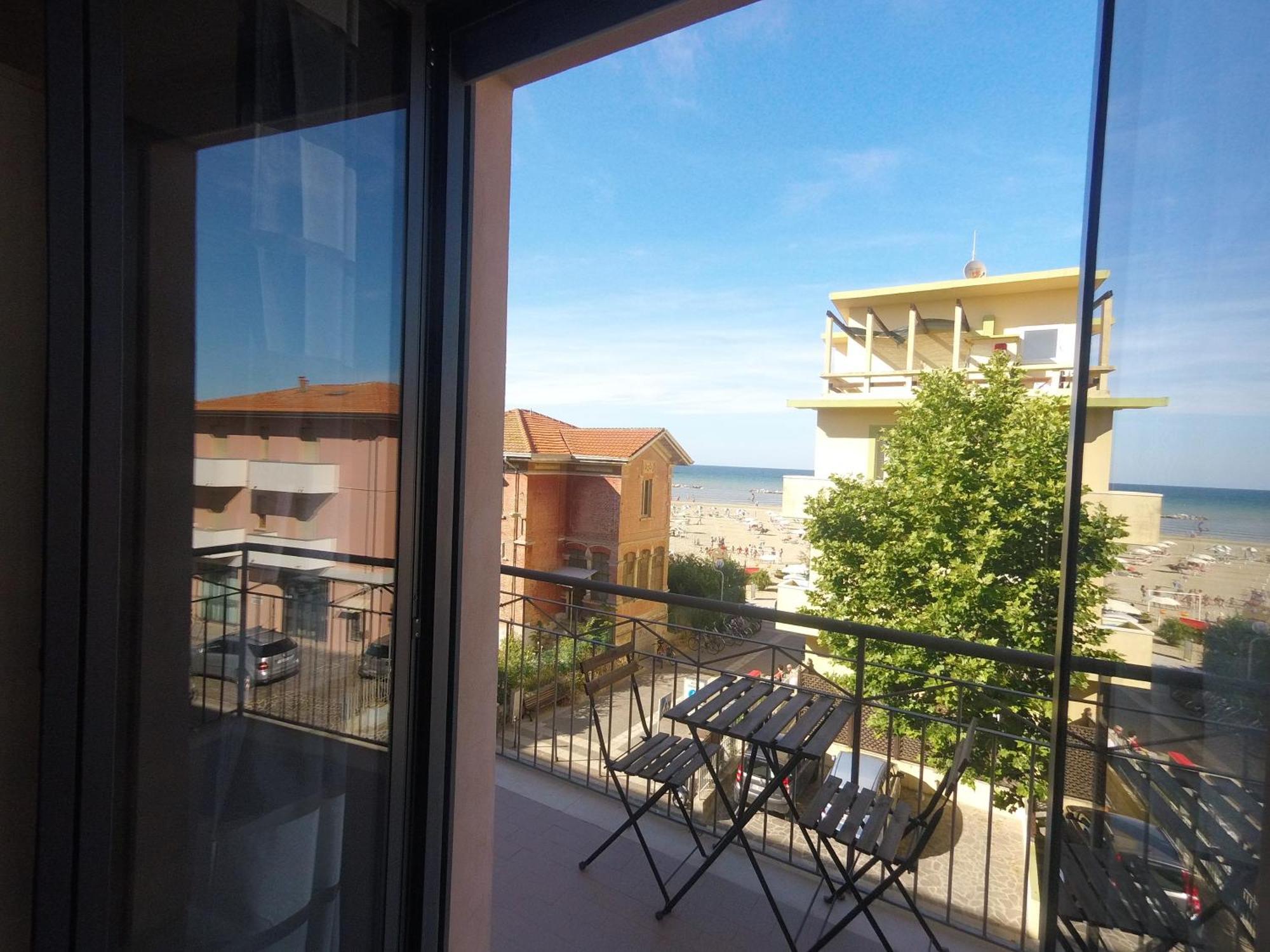Beach House Holiday Apartments Rimini Eksteriør bilde