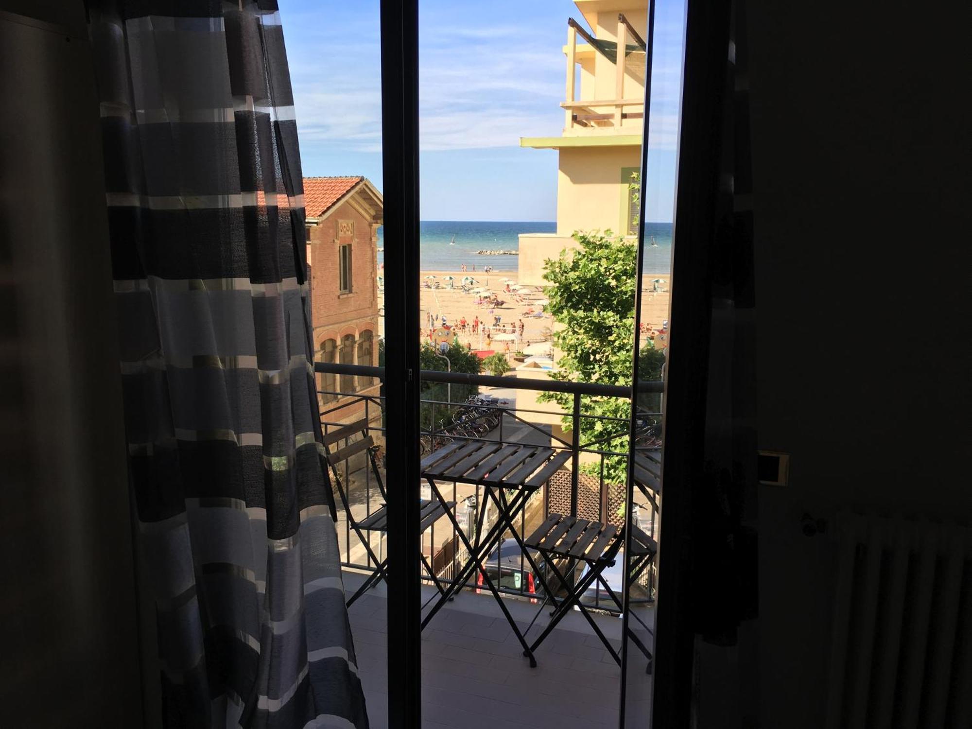 Beach House Holiday Apartments Rimini Eksteriør bilde