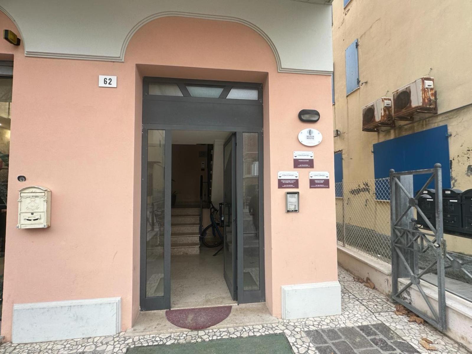 Beach House Holiday Apartments Rimini Eksteriør bilde